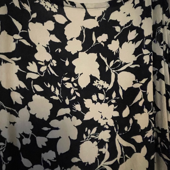 Free Assembly navy and cream floral dress - Picture 5 of 7